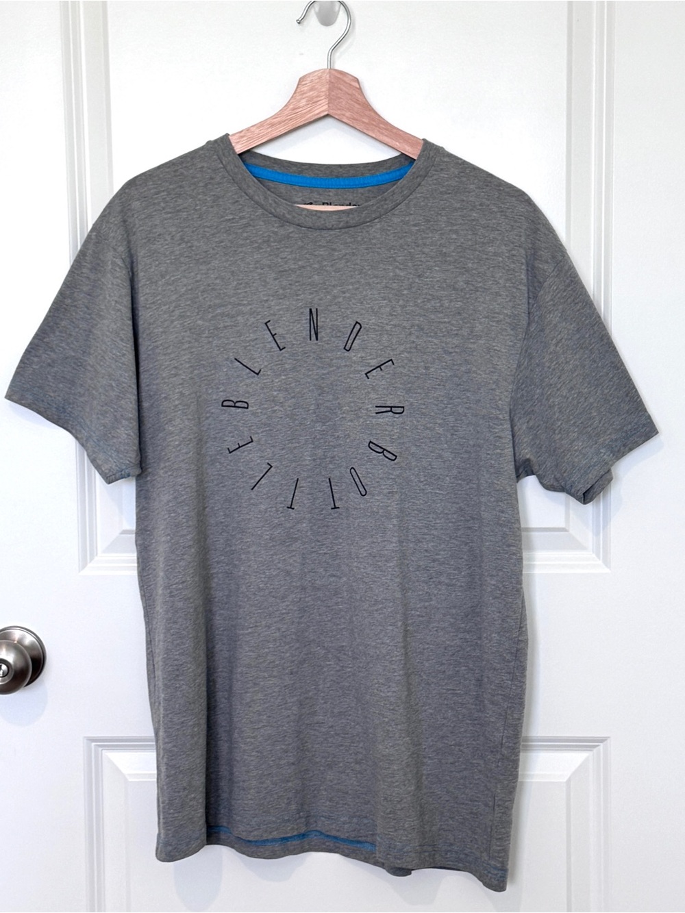 Blender Bottle Active Gray Short Sleeve Graphic Crewneck Tee
